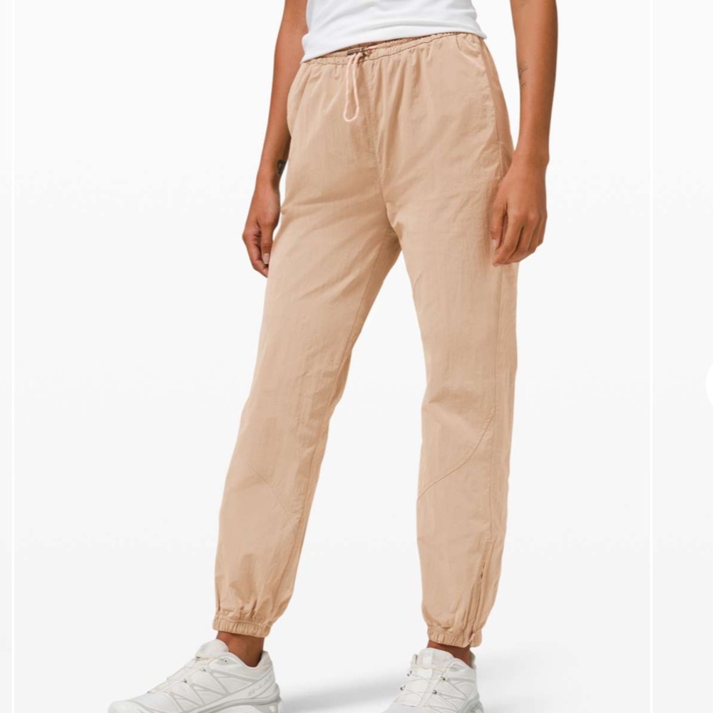 Lululemon Lululemon Evergreen Track Pant
Cafe Au Lait